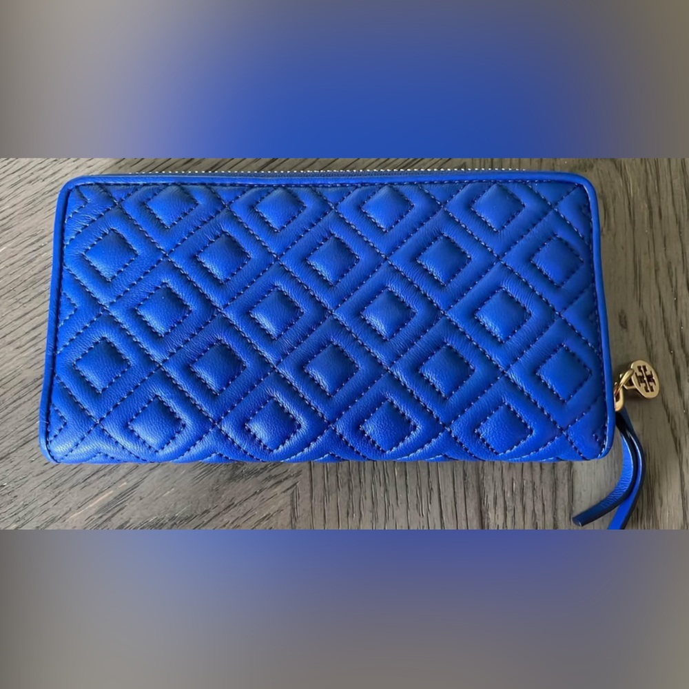 Tory Burch Zip Wallet. Brand New w/o tags. Buttery Soft Leather. - Picture 2 of 4
